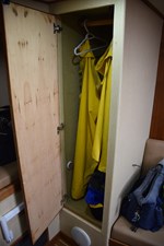 CAZADORA 42 Hanging Locker