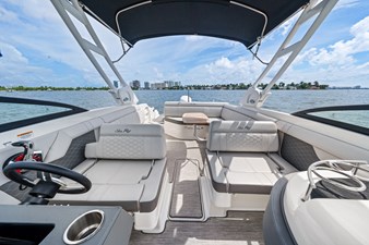 Sea Ray SDX 270 Outboard 19 20