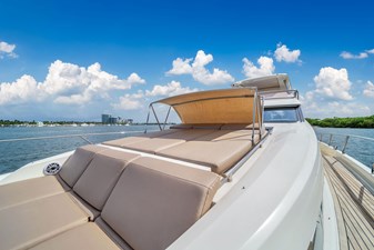 2015 Prestige 750 32 