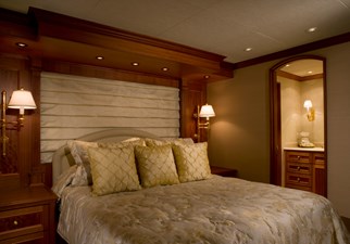 ARETI I 8 Guest - Stbd Queen
