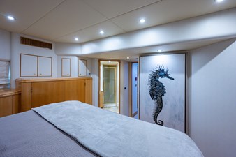 WIRE WE HERE 49 115_crescent_wire_we_here_forward_vip_stateroom_5