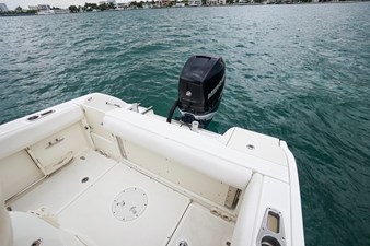2015 Boston Whaler 220 Outrage 14 