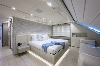 HALCYON 16 