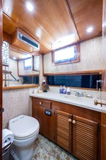 JUST DIVINE 23 61_tollycraft_just_divine_forward_head1