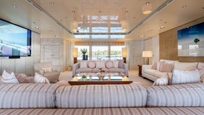 LOON 11 Loon 221' - Main Deck Salon