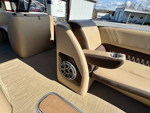 019 Harris Solstice 240 SL TNVL321 30 