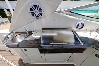 ANTANI 17 330-SUNDANCER-SEA-RAY-2014-YACHTSBLUE-OUTSIDE-GRILL
