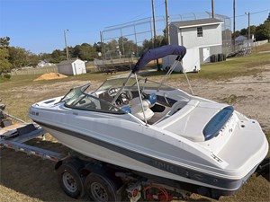 19' Rinker 2012 196 Captiva 4 
