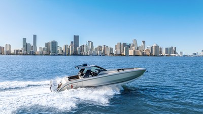 Cigarette 42 Auroris 8 