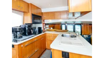 2007 Hatteras 64 Motor Yacht  23 