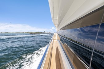 - 13 14_2021 85ft Ferretti Yachts 850
