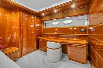 Ferretti Yachts Custom Line 94 70 