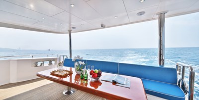 JOHNSON 80' FLYBRIDGE W/HYDRAULIC PLATFORM  24 Aft deck   