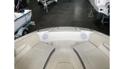 2013 Sea Ray 220 Sundeck 6 