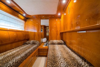 ASTONDOA 82 GLX  25 Astondoa 82 GLX