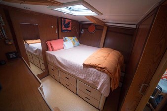 Elizabeth Ruth 10 Master cabin