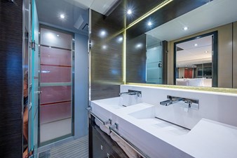 2017 Cruisers Yachts 60 Cantius 65 