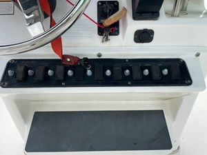2004 Century 2300 Center Console 19 