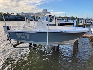 - 0 1_2021 25ft Dusky 252 T