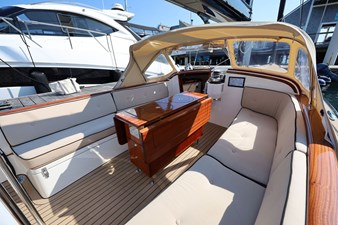 WELCOME 19 WELCOME: 2024 Leonardo Eagle 44 Cockpit Seating Forward