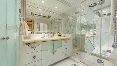 I Love This Boat 32 Master cabin bathroom