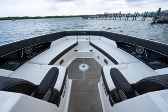 Irish Eyes III 3 35_searay_irish_eyes_deck_shots_1