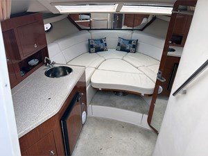 30' Regal 2005 3060 Window Express 8 