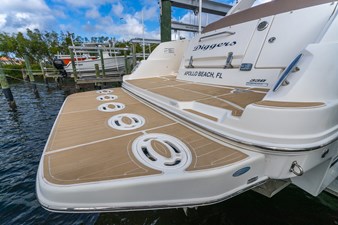 DIGGERS 51 Swim Platform Facing Port
