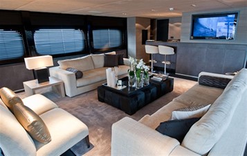 LATITUDE 1 Salon