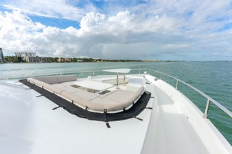 Yacht 77 Bow