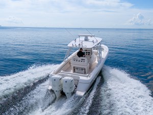 Intrepid 327 Center Console 9 32' Intrepid _ Drone-10