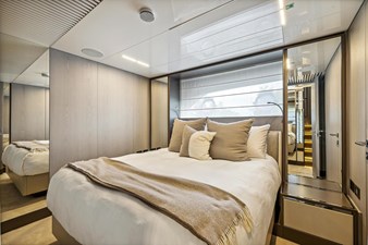 - 56 57_2021 85ft Ferretti Yachts 850