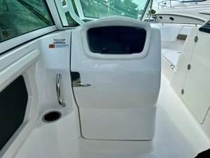 - 21 22_2021 24ft Robalo R247 Dual Console