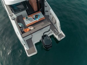 - 6 8_2023 30ft Vento Yachts V30 Weekender_single engine photos