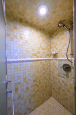 THANKS BUDS 18 Port Side Shower 