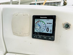 2000 Beneteau 311 41 