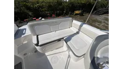 2013 Sea Ray 240 Sundeck 21 