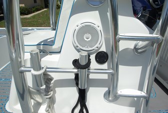 2010 Cape Horn Center Console 19 