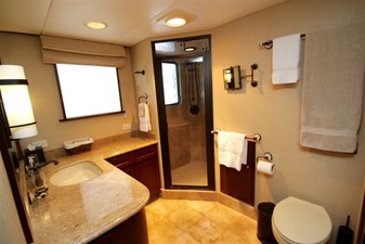 ROSA 12 Master Stateroom His Head 
