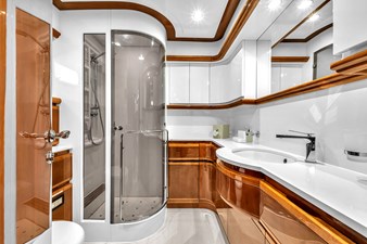 Ferretti Yachts Custom Line 94 67 