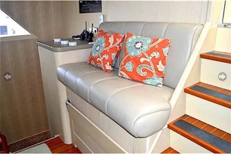 MON SHERI  14 Pilothouse Helm Seat