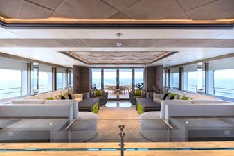 MAJESTY 175 12 MAJESTY 175 - Owner's deck saloon (2)