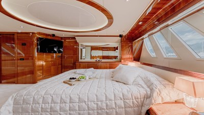 LADY MURA 23 18Yacht_ladymura_Superyacht_IYC_masterbedroom2