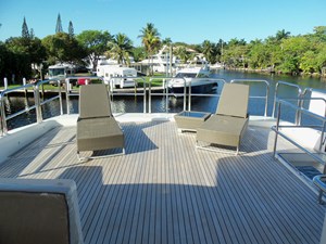 JOHNSON 93 OPEN BRIDGE 44 Sun Deck