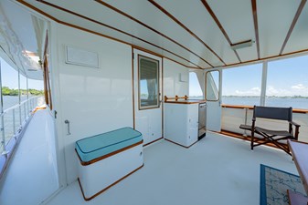 ABSOLUTE 31 Aft Deck