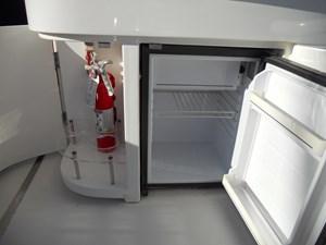 Carpe Diem 63 64_Flybridge frig 3