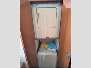 47' Viking 1999 Convertible 22 