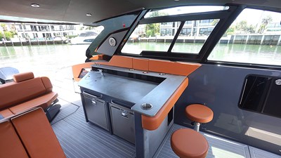 LAZY BLUM 9 Cockpit Wet Bar