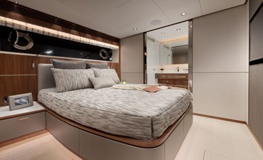 GENESIS 13 Guest Suite Starboard