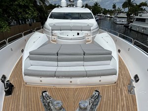 - 6 7_2007 108ft Sunseeker Predator